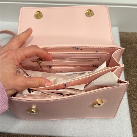 Betsey Johnson Valentine’s Day heart messages crossbody bag NWT heart charm - Picture 9 of 9